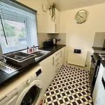 Spacious Two Bedroom Flat In Barry