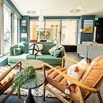 For Students Only Stylish Studio Accommodations With Kitchen At Brewer'S Court In Edinburgh