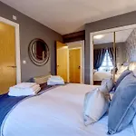 6 Mariners Point