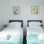 Beautiful 1 Bedroom Flat No 7. Stunning Sea Views.