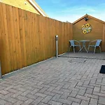 Bungalow-2Bed-1Bath-Petfriendly-Parking