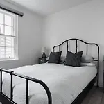 Edinburgh Castle Apartment