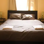Cozy 1 Bedroom Flat Near Beach Sleeps 4
