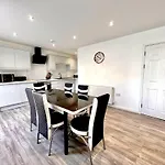 Captivating 2-Bed Apartment In Liverpool
