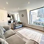 Remarkable 2-Bed Apartment In Liverpool