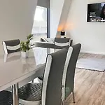 Immaculate 2-Bed Apartment In Liverpool