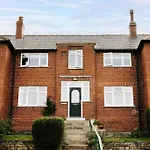 Dovedale House