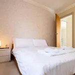 Stunning 5-Bed 3-Bath House Close To The Sea!