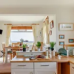 2 Bed In Porthallow Lpebb