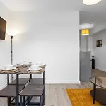 Smart 2 Bedroom Apartment In Belfast East Village