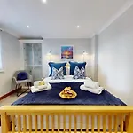 Swansea Marina Apartment - Water View - Sleeps 5