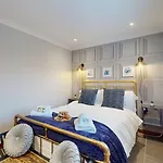 Swansea Marina Apartment - Water View - Sleeps 5