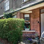 Pass The Keys 4 Bedrooms Cafes Shops 6 Mins To City Centre