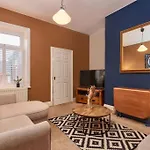 Flat 5 Minutes From The Beach - Street Parking