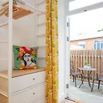 2 Central, Spacious, Apartment With Private Patio