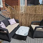 Central Hove Quiet Top Floor Flat With Terrace