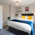 The Botanic Way - City Centre Duplex With Free Parking And City Views