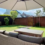Dog Friendly Home Close To The Beach And The Town