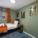The Blue Barbican Flat- Spacious, Stylish, In A Perfect Location And Accessible