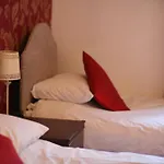 Highlands Hotel And Bar