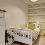 5 Byron Apartments