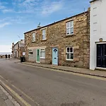 Harbour Stroll Seahouses. Close To The Harbour.