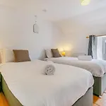 Hollow Tree Cottage