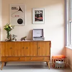 The Lorelei 2Br Mid-Century Modern Stylish Apartment