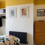 The Lorelei 2Br Mid-Century Modern Stylish Apartment