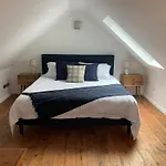 Y Stabl, Llanrhidian, Gower