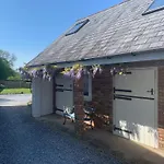 Y Stabl, Llanrhidian, Gower