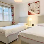 Central Stylish 2Bedroom Apt With Free Parking
