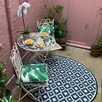 Kira Beach Apartment, Hove Beach