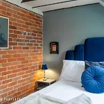 The Blue House By Grandeur Property