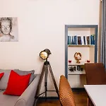 Cozy Old Town 4 Bedrm Apartment