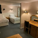Yelf'S Hotel