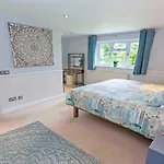 Ladywell Croyde - Super Stylish Large Home With Pool Table, Woodburner, Pizza Oven And Hot Tub Option, Sleeps 12