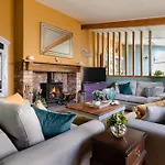 The Cottage - Characterful, Coastal Family Home With New Hot Tub