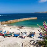 Large 3 Bedroom Flat In Sennen