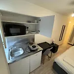 Self Contained Studio Flat Close To The Beach And Brighton Station Central Great Location.