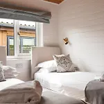 East Chalet At Tapnell Farm