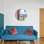 Spacious House By Quay - Sleeps 7 - Free Parking