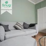Fairfield House - 4 Bedroom, 8 Beds, Free Wi-Fi, Free Parking