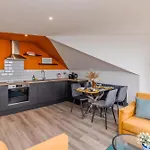 Free Parking Sea View Brighton Beach Two Bedroom Apartment