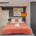 Free Parking Sea View Brighton Beach Two Bedroom Apartment