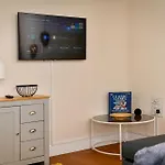 Just Stay Wales - Meridian Bay Beachfront Apartment With Private Secure Parking