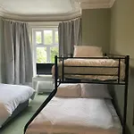 Room Available For Groups, Close To Beach And Town