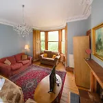 Comfortable, Spacious Edinburgh Retreat, By The Meadows!