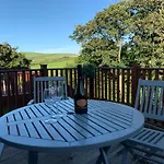 Bumblebee Lodge