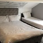 Green Lodge-Room-16